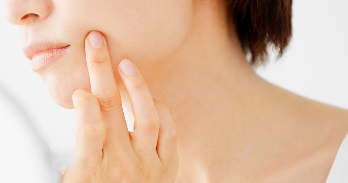敏感肌とはどんな肌？原因・対策を徹底解説！大人女性が知っておきたい正しいスキンケア・アイテムの選び方