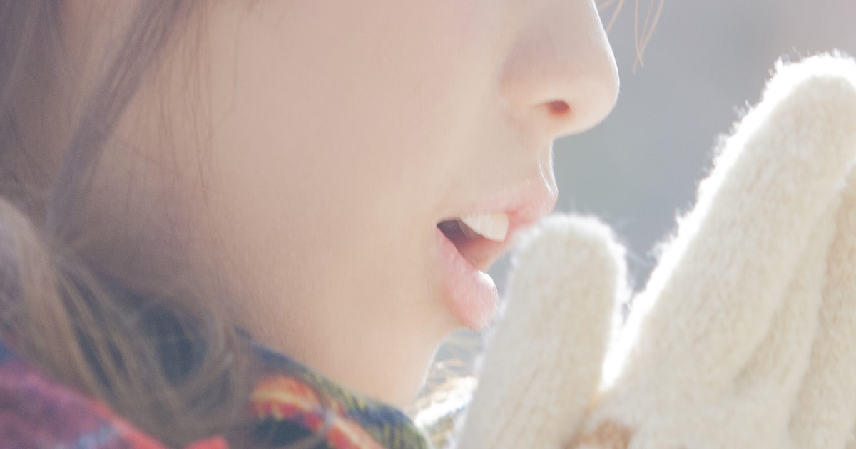 冬のつらい乾燥肌はどうケアする？うるおいが不足する理由と対策方法を解説