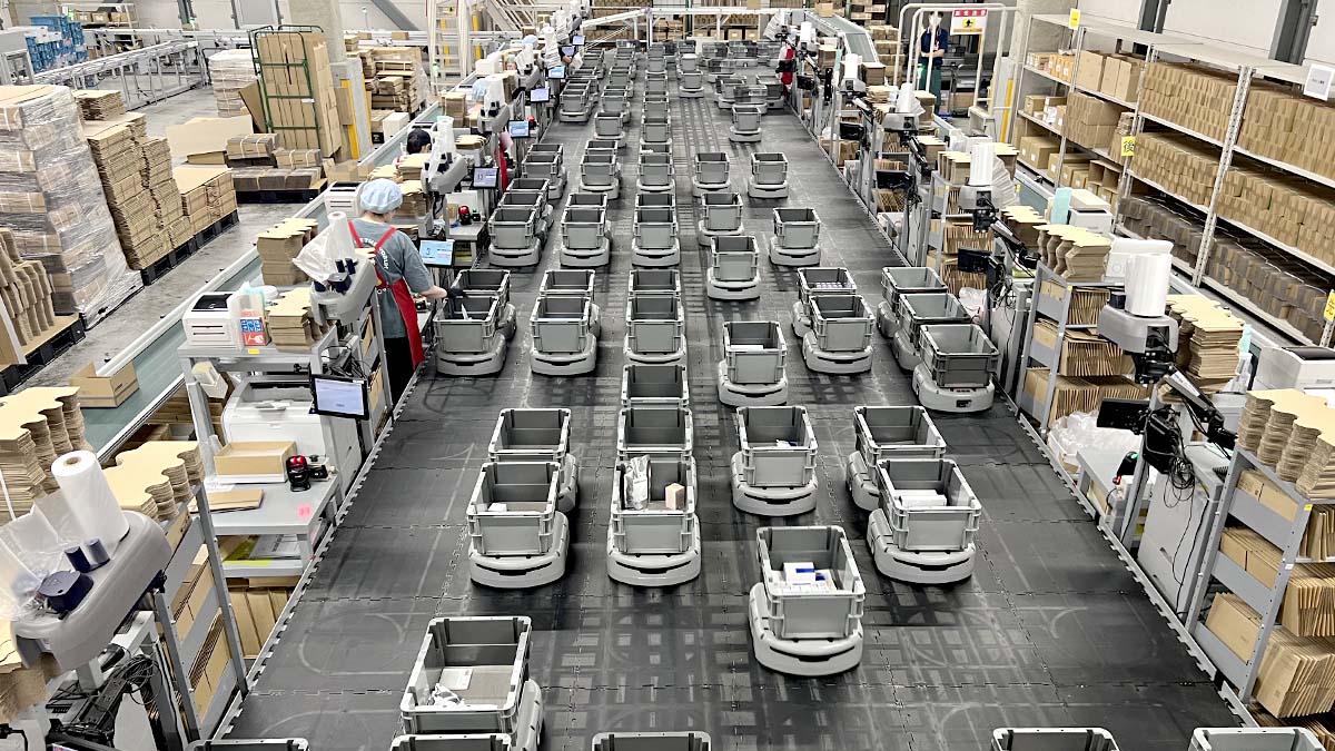 最新ロボット導入でスムーズに商品をお届け！