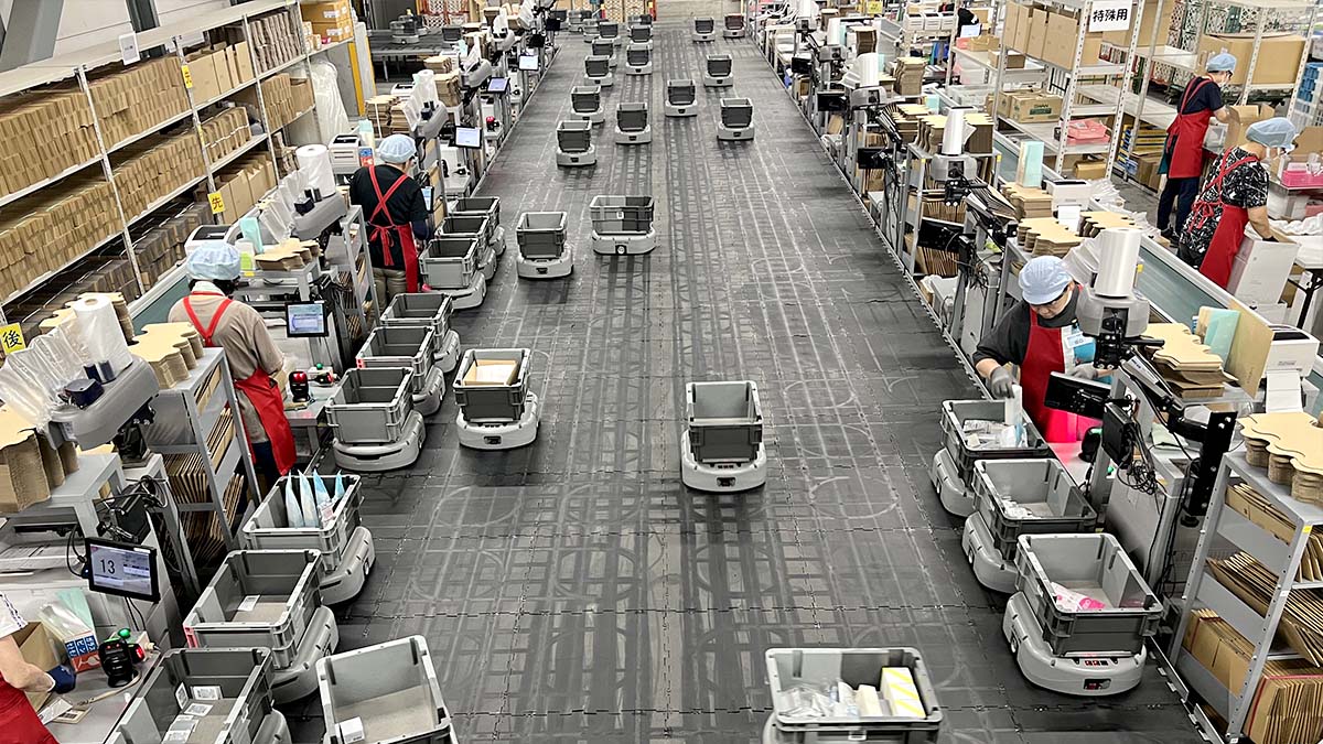 最新ロボット導入でスムーズに商品をお届け！