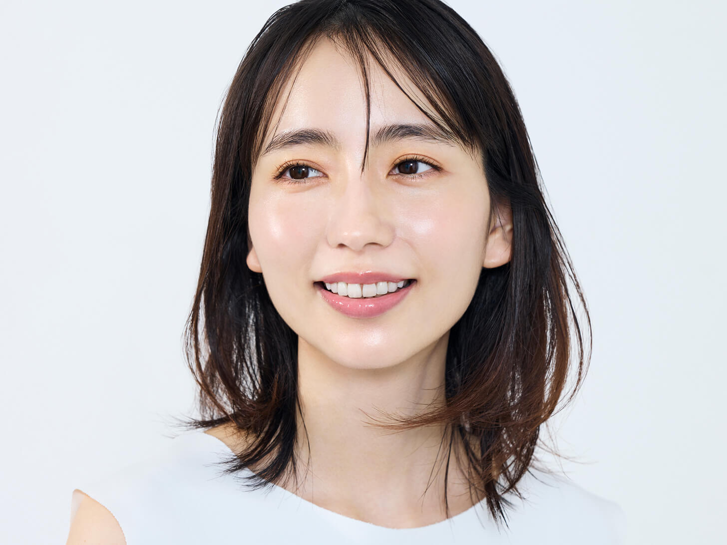 ツヤ見えOK、テカリ見えNG。べたつく季節のベースメーク攻略法。