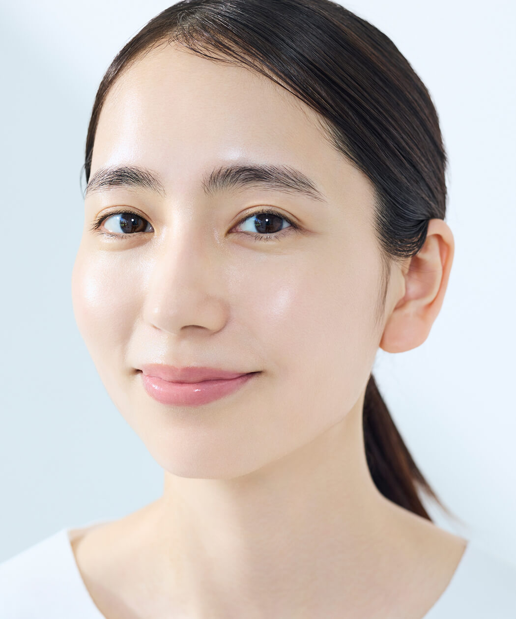 ポイントは近距離で鏡を見すぎないこと。厚塗りの悪循環を断ち切りましょう