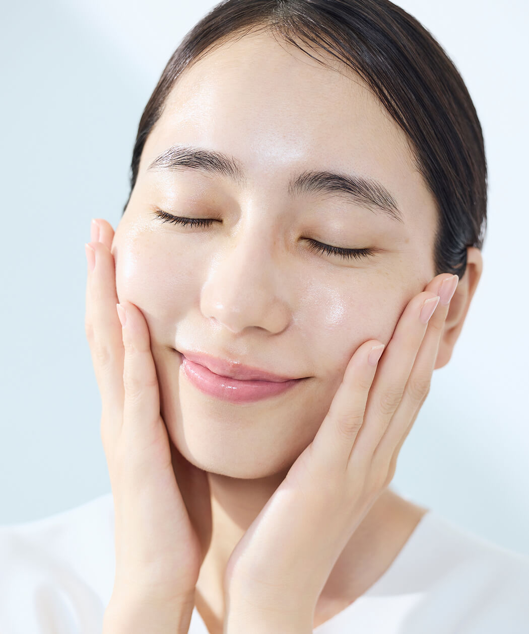 肌の保水を何層にも重ねて。みずみずしいツヤはスキンケアから