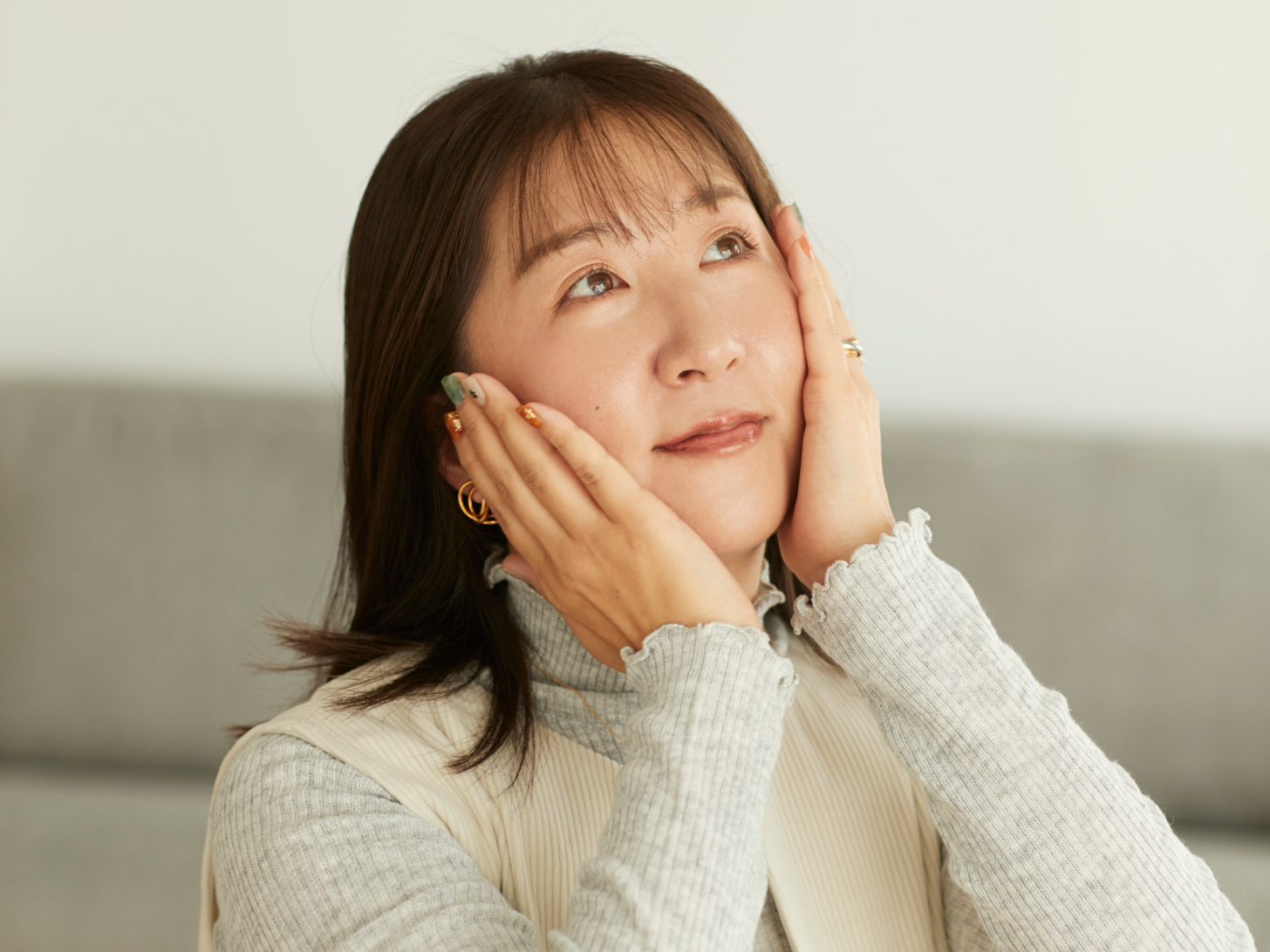 「上向きな肌を目指して、上を向いてケアしているんです」（中村）