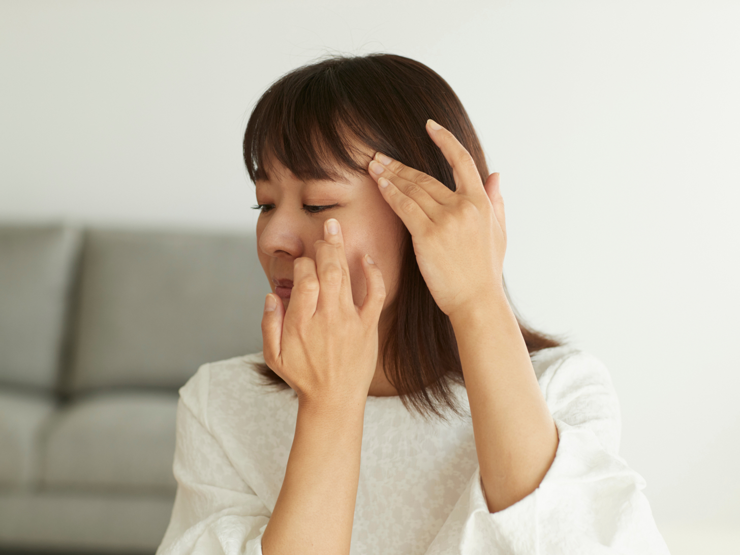 「上向きな肌を目指して、上を向いてケアしているんです」（中村）