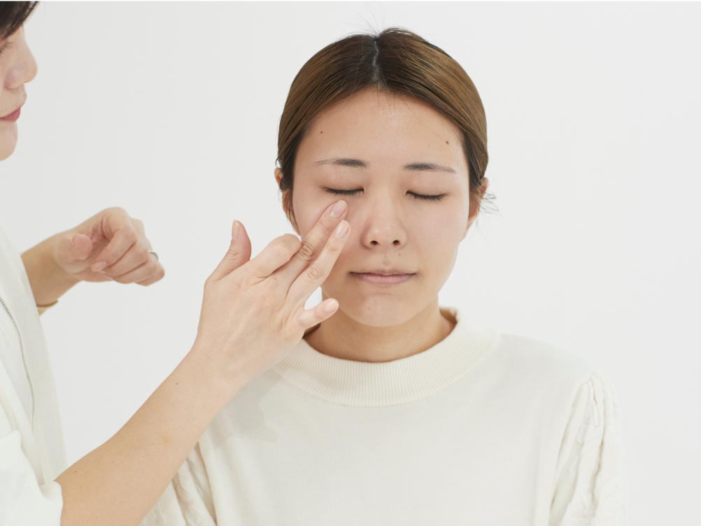 気になる赤みやくすみ、消しすぎていませんか？