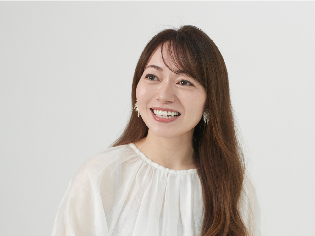 シミ・くすみや目もとのクマがパッと消えた！なのに厚塗りじゃない自然さが嬉しい」（40代：中村）