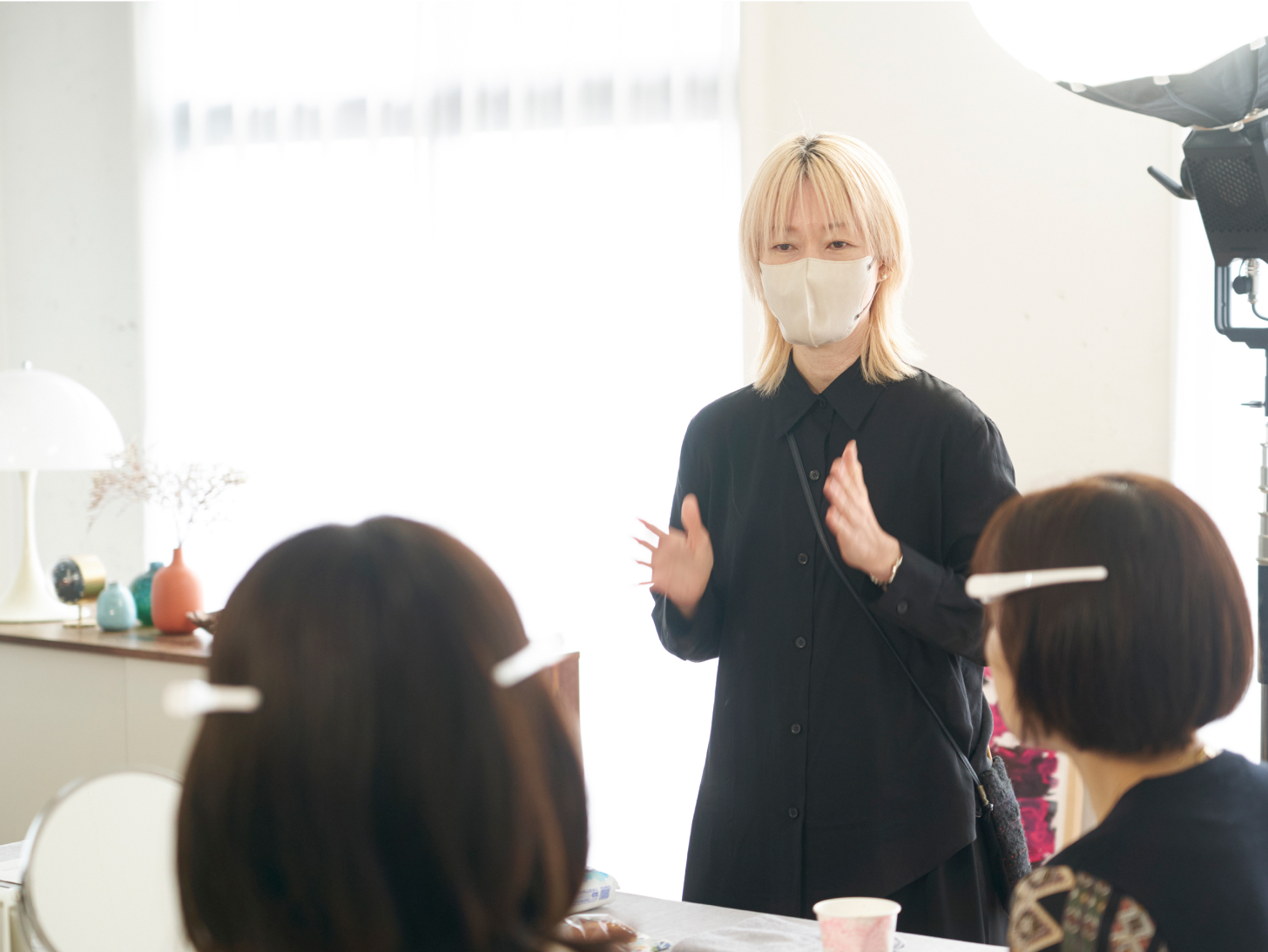 トレンドの「ツヤのある肌」を目指してベースメークレッスン、スタート！