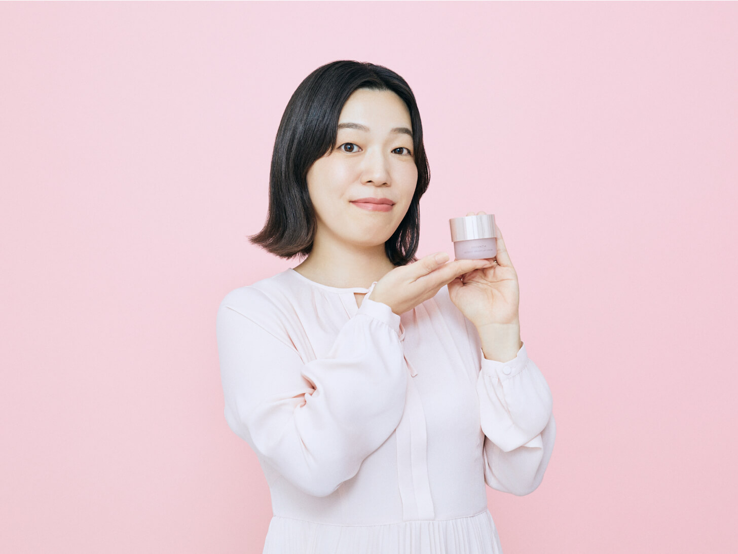 透明感美白※5ケア、たるみ印象ケア※6、高保湿肌荒れケア。全方位ブライトリフトケアを、ぜひ。