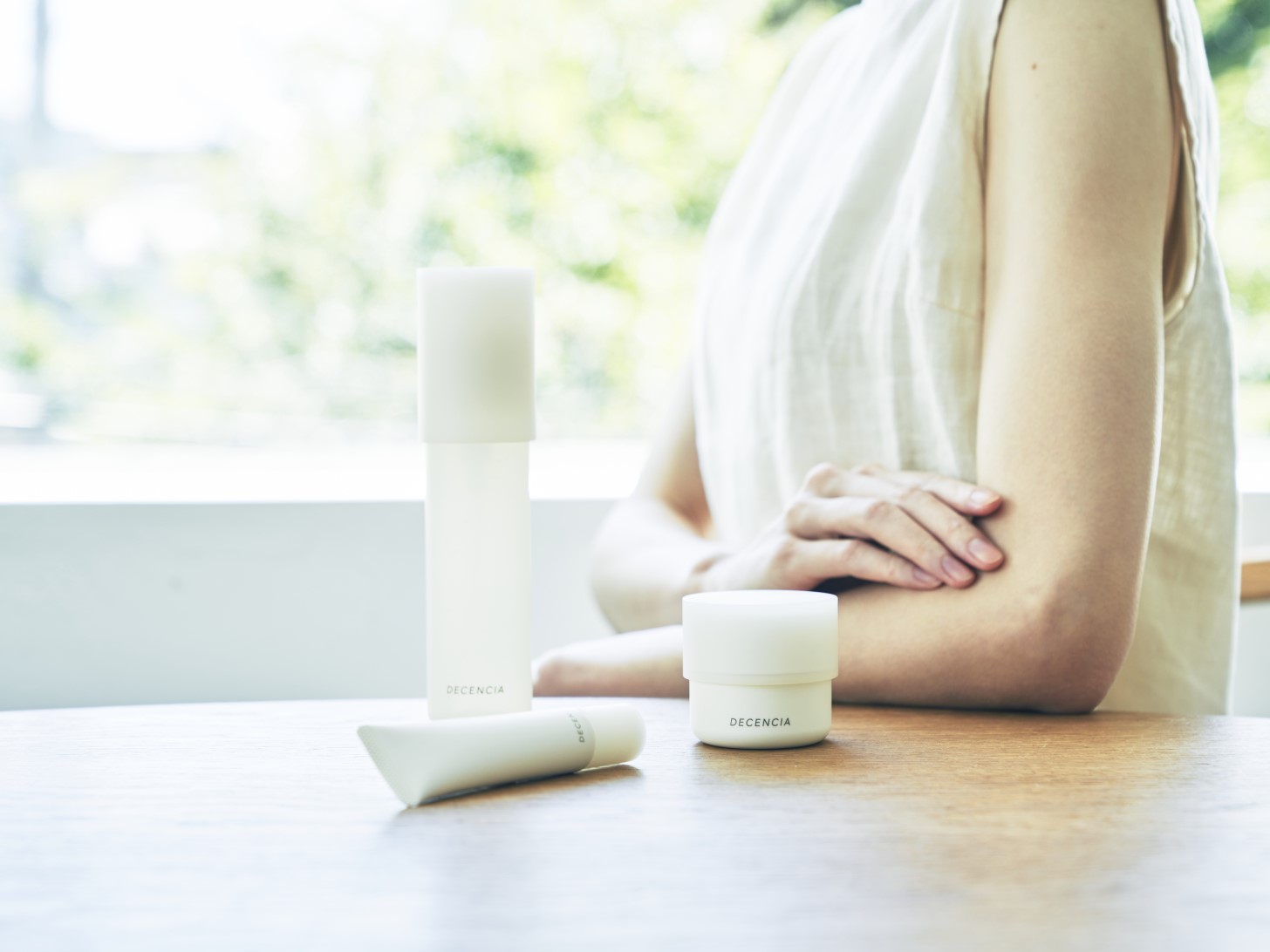 肌が乾燥する原因とは？乾燥悩みを卒業するために今日からできるケア方法・予防策